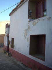 Maison à Aldeacentenera. Casa adosada en venta en aldeacentenera