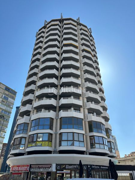 Foto 8e36a8b1-2444-4b92-bb14-fff14d803a8e. Pis amb piscina a Playa Levante Benidorm