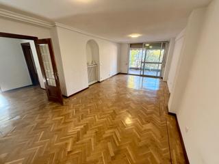 Pis  Calle de camarena. “133 m² en urbanización con jardines, terraza exterior, garaje y