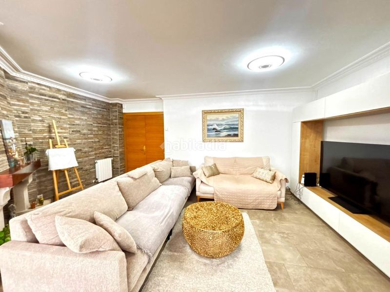 Foto b6d45f60-ce39-4856-8542-78171263bd6c. Casa aparellada a Muriedas Camargo