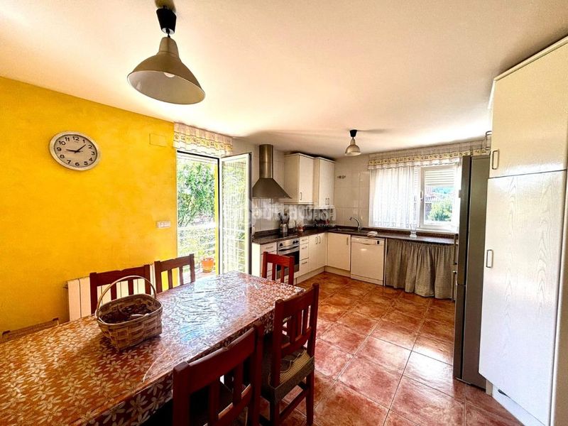 Foto f1ff1b18-cadf-4f15-80d9-560dda81e7b2. Casa amb calefacció a Muriedas Camargo
