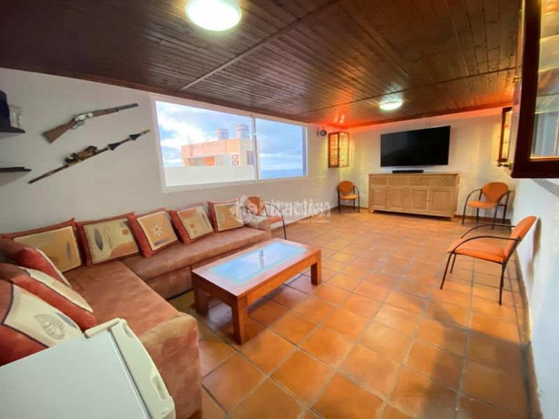 Foto c8d62b87-5557-4615-a1ff-ca635eb01904. Casa amb aparcament a Gáldar pueblo Gáldar