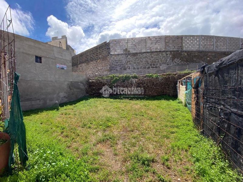 Foto 9af22464-9e81-4e36-884c-aedf6bd26772. Finca rústica terrenos en venta en Gáldar pueblo Gáldar
