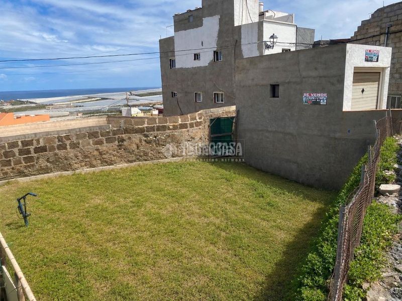 Foto b957fed6-e340-4a37-bb16-2f9155a6f9f2. Finca rústica terrenos en venta en Gáldar pueblo Gáldar