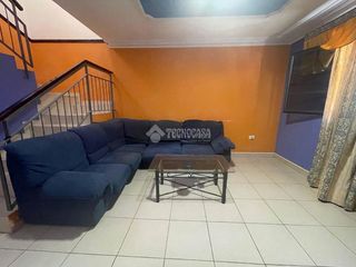 Casa aparellada  C. el cruce. Casa en venta en san nicolás de tolentino