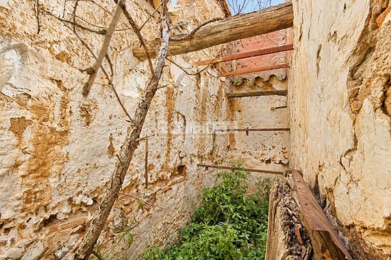 Foto 0b76c2c0-73bc-4017-8479-402191dd3365. Casa aparellada amb aparcament a Yébenes (Los)