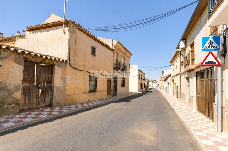 Foto 35f98bd1-58ea-4a34-afb9-f143f7b67eb5. Casa aparellada amb aparcament a Yébenes (Los)