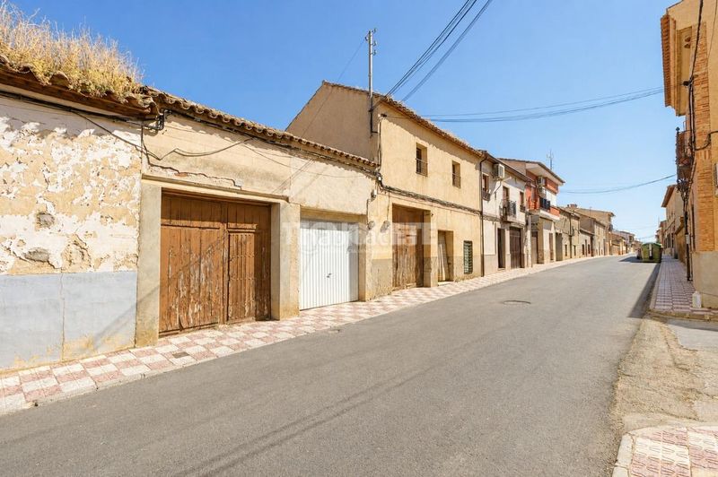 Foto 4e39087d-e9be-4d41-9358-db27c1af03ee. Casa aparellada amb aparcament a Yébenes (Los)