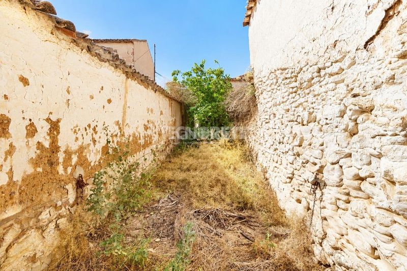 Foto 84a94002-c8f1-4128-8cbb-c4d52eba43aa. Casa aparellada amb aparcament a Yébenes (Los)