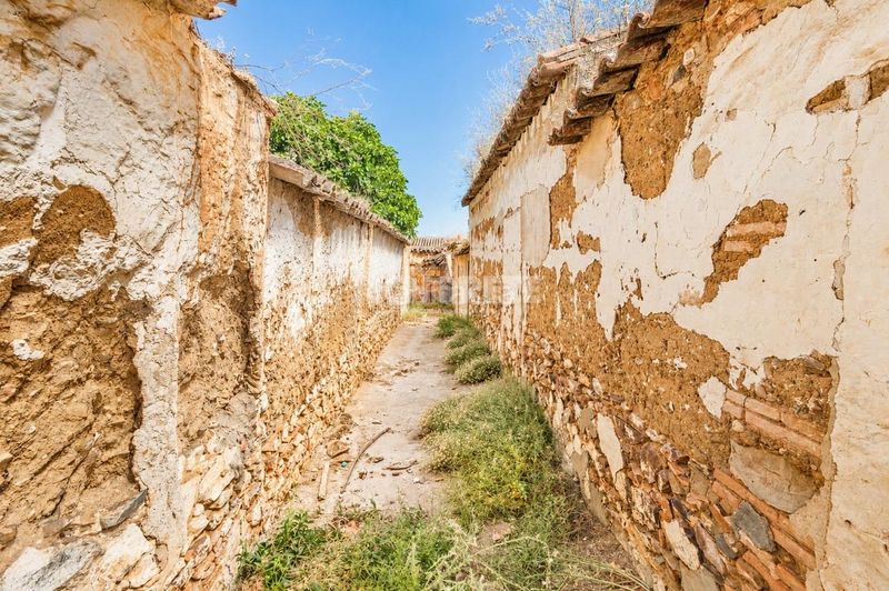 Foto aa5f673d-21bf-4375-88c3-cf3693928022. Casa aparellada amb aparcament a Yébenes (Los)