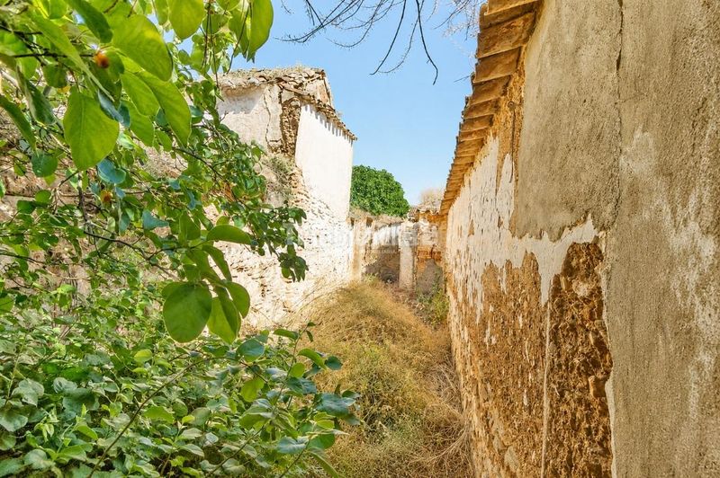 Foto afccd7ea-16b7-4757-8e09-7fef57172421. Casa aparellada amb aparcament a Yébenes (Los)