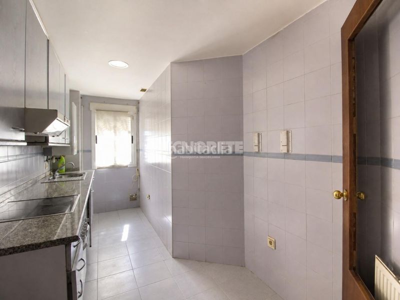 Foto e00c6581-0c6d-4e28-86ce-05c00b9f795b. Pis amb calefacció aparcament piscina a Santa María de Benquerencia Toledo