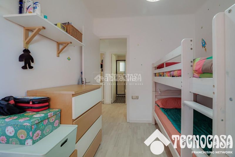 Foto d1cf3c33-5480-4946-a62e-487f907023f3. Pis amb calefacció a Bufalà Badalona