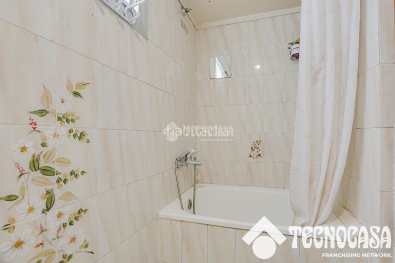 Foto c1fb7b06-b702-4e3e-8444-9b2e6cc251d8. Pis a La Salut Badalona