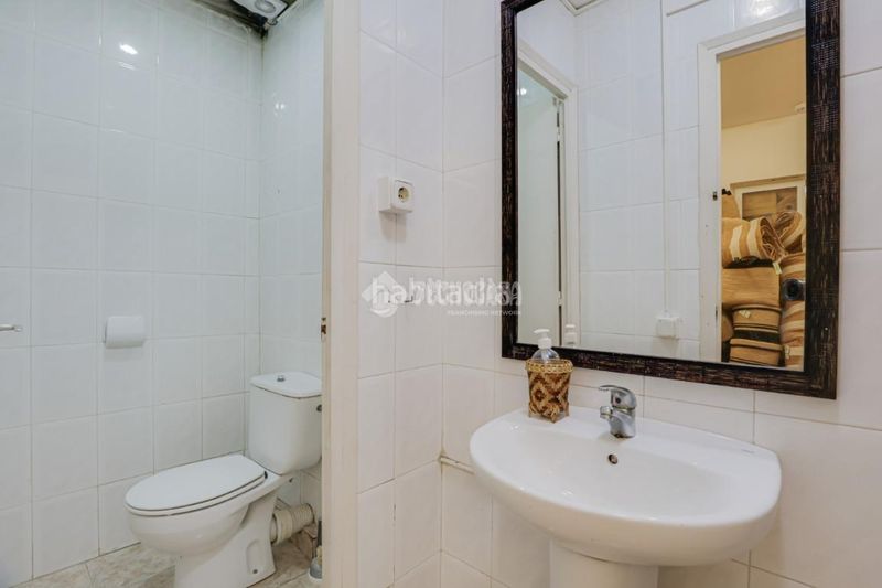 Foto f6177df6-46fa-49a5-bc7d-859619a1e36f. Local comercial a Bufalà Badalona