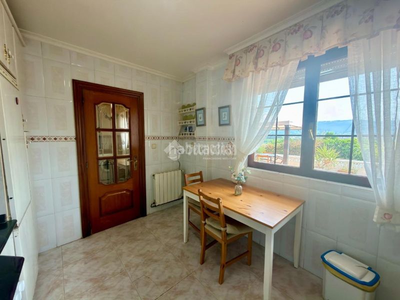 Foto 4a83768c-c5a8-4b28-ae46-7b6410a6ca6e. Casa aparellada a Maliaño Camargo