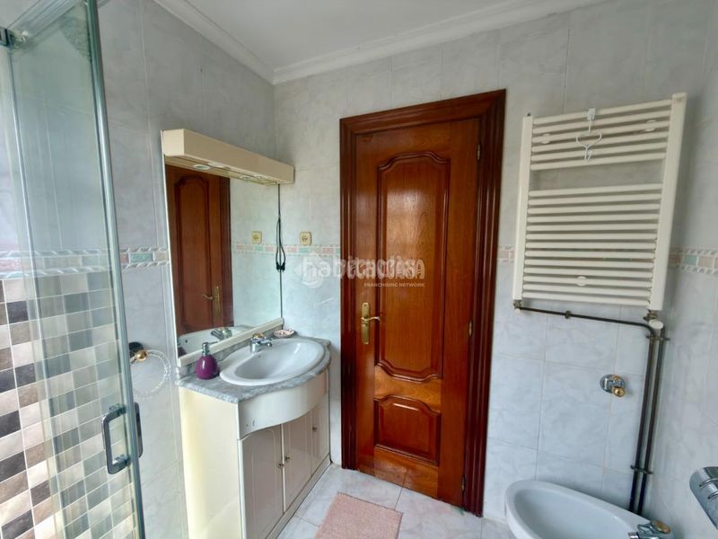 Foto 6318d6e7-abbd-478a-97c9-9f19fb4a54d1. Casa aparellada a Maliaño Camargo