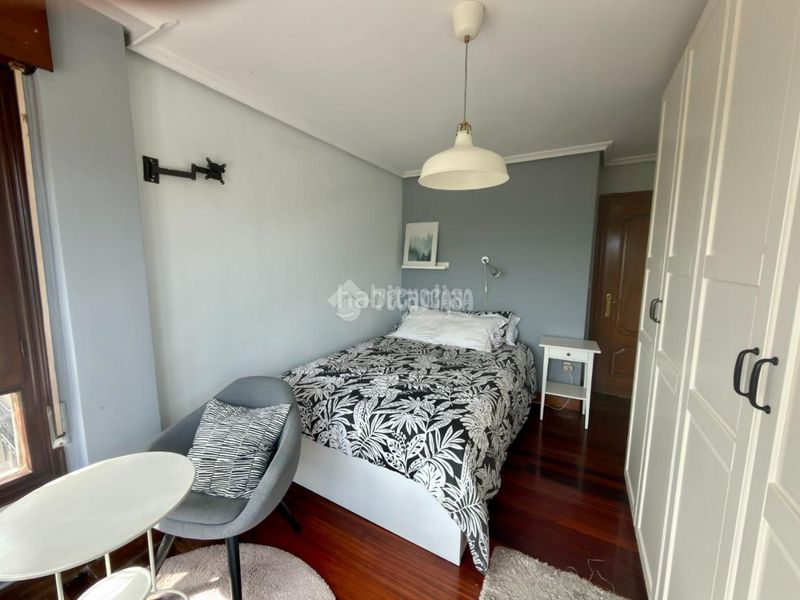 Foto d487b2bb-873c-4e0c-8f85-baa3ab8c983b. Casa aparellada a Maliaño Camargo