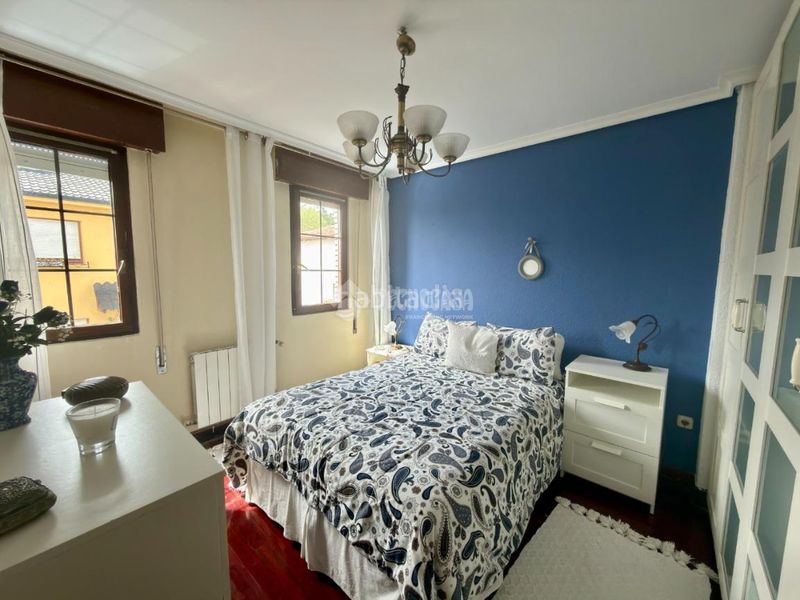 Foto dd966437-e21e-4e40-8f90-1bc6f704f71d. Casa aparellada a Maliaño Camargo
