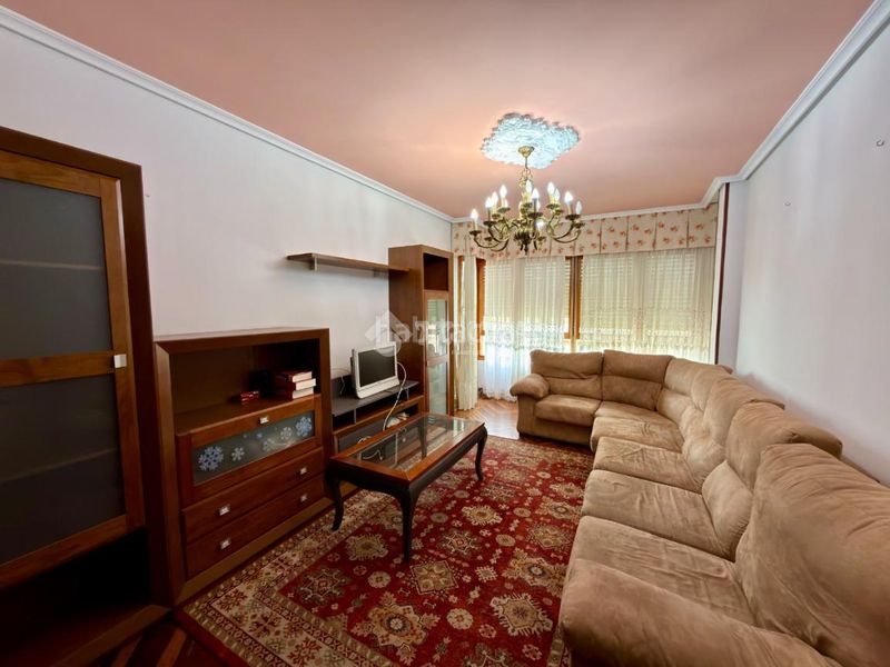 Foto b7e3d145-a52a-4bdf-84a1-2a077f4b2560. Piso  en venta en Muriedas Camargo