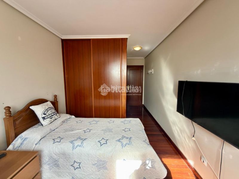 Foto aa4fd62d-4474-4a63-bba9-5110b8962847. Casa aparellada a Maliaño Camargo
