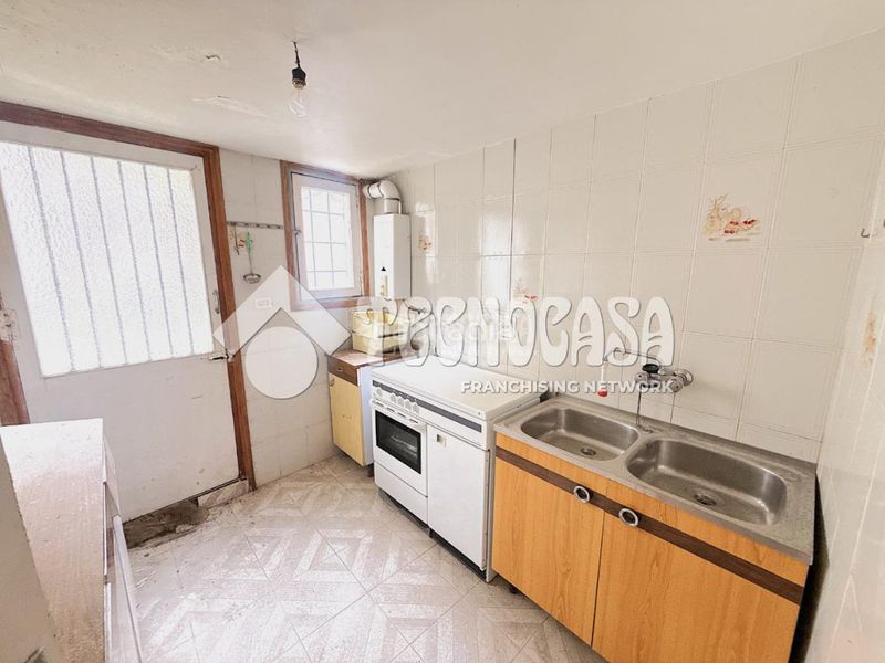 Foto 1103e1d4-8e99-4704-b7f0-5ffb7b81ac80. Casa aparellada a Huete