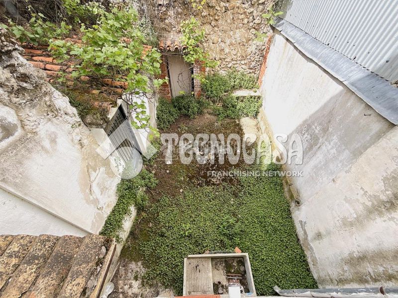 Foto a0d2f42f-38dd-4f73-92a0-a0c5b0bee7f1. Casa aparellada a Huete