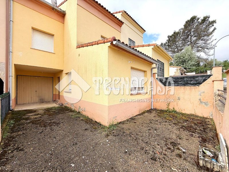 Foto 1539352c-9808-40f7-abb4-280347e18ad6. Casa aparellada amb calefacció aparcament piscina a Huete
