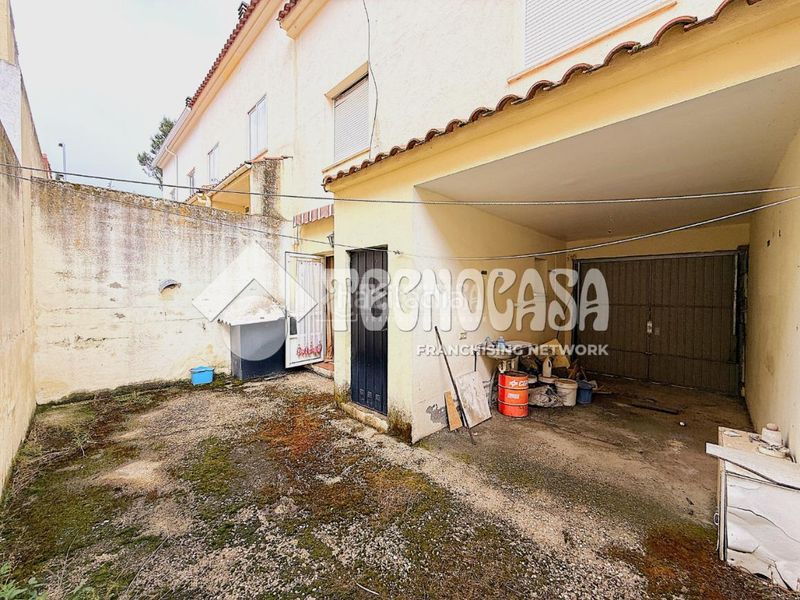 Foto 494511ee-2ed3-4f34-9b9a-e5c2ee979da5. Casa aparellada amb calefacció aparcament piscina a Huete