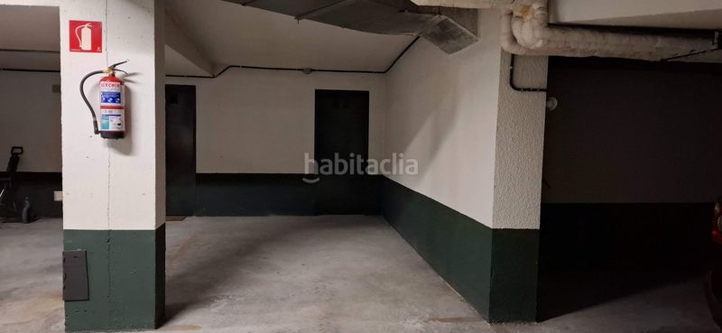 Foto a79be4de-c4dd-42eb-b978-d1bf89f95c1f. Aparcament cotxe a Artatza-Pinueta-Pinosolo Leioa