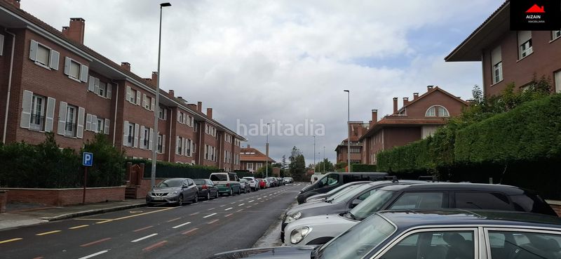 Foto e7887406-40c6-4c51-9f10-93a1e266f34c. Aparcament cotxe a Artatza-Pinueta-Pinosolo Leioa