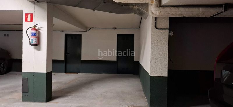 Foto fe55d296-8377-41c9-801a-90668c93bcc8. Aparcament cotxe a Artatza-Pinueta-Pinosolo Leioa