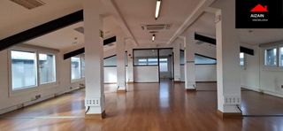 Lloguer Oficina  Avenida de la autonomía. Preciosa y luminosa oficina con cocina.