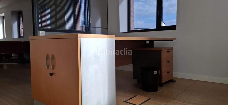 Foto 2924e0ea-60ee-43b2-b66a-9a42c66c616c. Alquiler oficina  con zona diáfana y cuatro despachos en Leioa