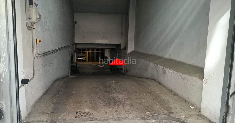 Foto c8c32bd3-d0b8-4016-8d14-90cf66de9a84. Aparcament cotxe a Plaza Circular Bilbao