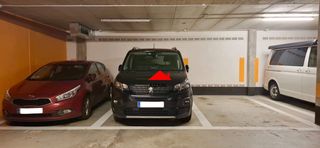 Parking coche  Calle calle mina san luis. Vendemos parcela de garaje en miribilla para coche o furgoneta.