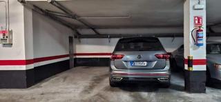 Parking voiture  Calle de elcano. Amplia parcela con trastero en la calle elkano de getxo.