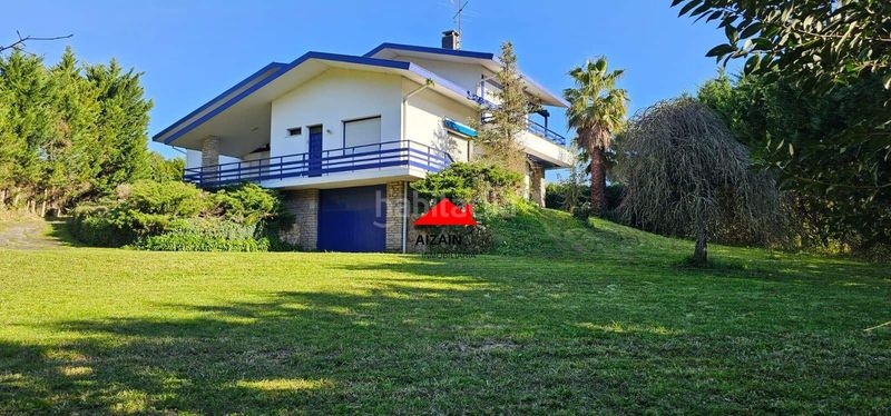 Foto 9fd2b483-5034-44c5-b53c-171a7fb8ec5a. Xalet amb aparcament a Plentzia