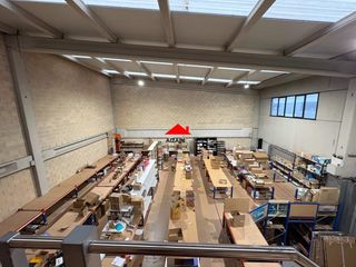 Nau industrial  Calle de larrondo-goiko. Amplia nave en venta en loiu