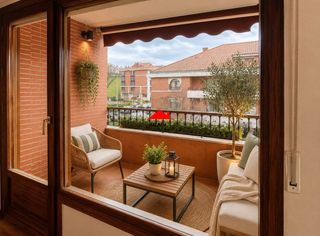Etagenwohnung  Paseo paseo landabarri. Piso en artaza con dos parcelas de garaje