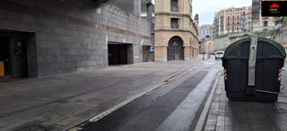 Parking coche  Paseo uribitarte. Parcela de garaje doble en isozaki.