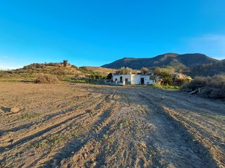 Masia  Lugar carretera de almeria. Cortijo para rehabilitar en plena naturaleza