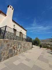 Bauernhof in Fondón. Cortijo con piscina y vistas espectaculares