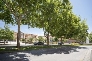 Location Appartement  Avenida de madrid 21. Piso totalmente reformado en avenida de madrid junto a doctor ol