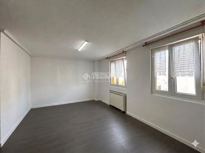 Foto 05cee5c3-7efa-4495-809b-04ff7b2f1ed7. Piso  en venta en Los Castros Santander