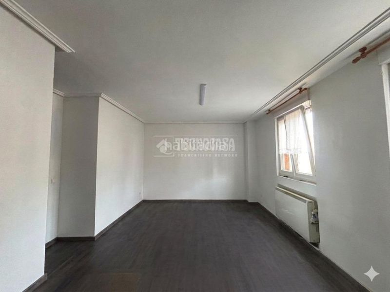 Foto 878eb4dc-4197-4aba-bab1-cb1e2aec8817. Piso  en venta en Los Castros Santander