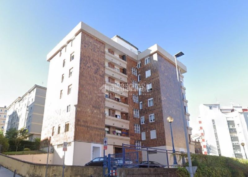 Foto 9001a88d-985f-4c30-92a5-34cd0d5244c5. Piso  en venta en Los Castros Santander
