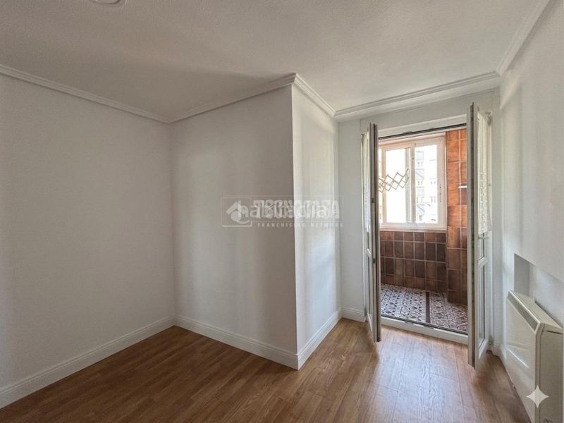 Foto ce9682d7-7c40-4463-859b-5db2bf0be5ad. Piso  en venta en Los Castros Santander