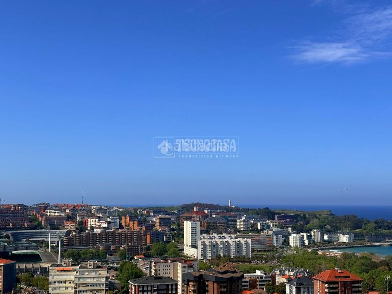 Foto 007cf46f-d244-48c6-9497-523d5da8c06b. Pis amb calefacció aparcament a Los Castros Santander