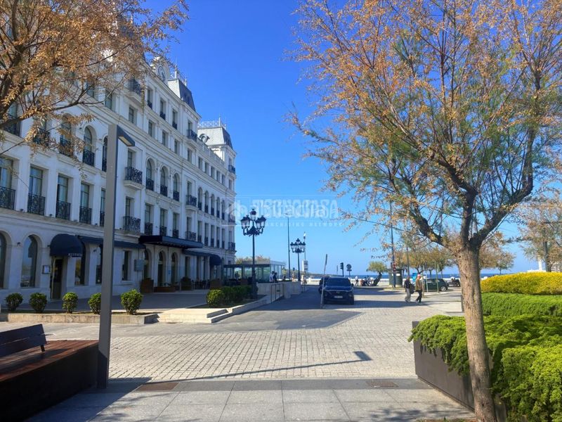 Foto 45bd4c21-a37a-4bce-b0ae-c557655caac5. Pis amb calefacció aparcament a Los Castros Santander